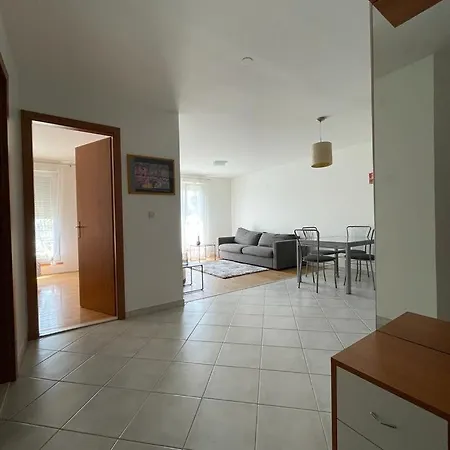 Little Sunlight Oasis Apartment Split